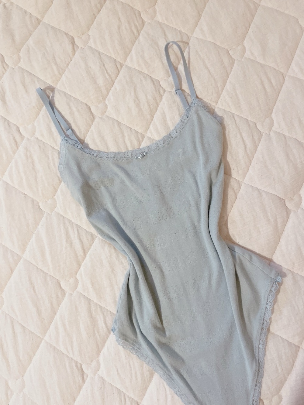 ྀིྀིྀིྀིྀི skims soft lounge lace logo pointelle bodysuit in light blue - Picture 2 of 7
